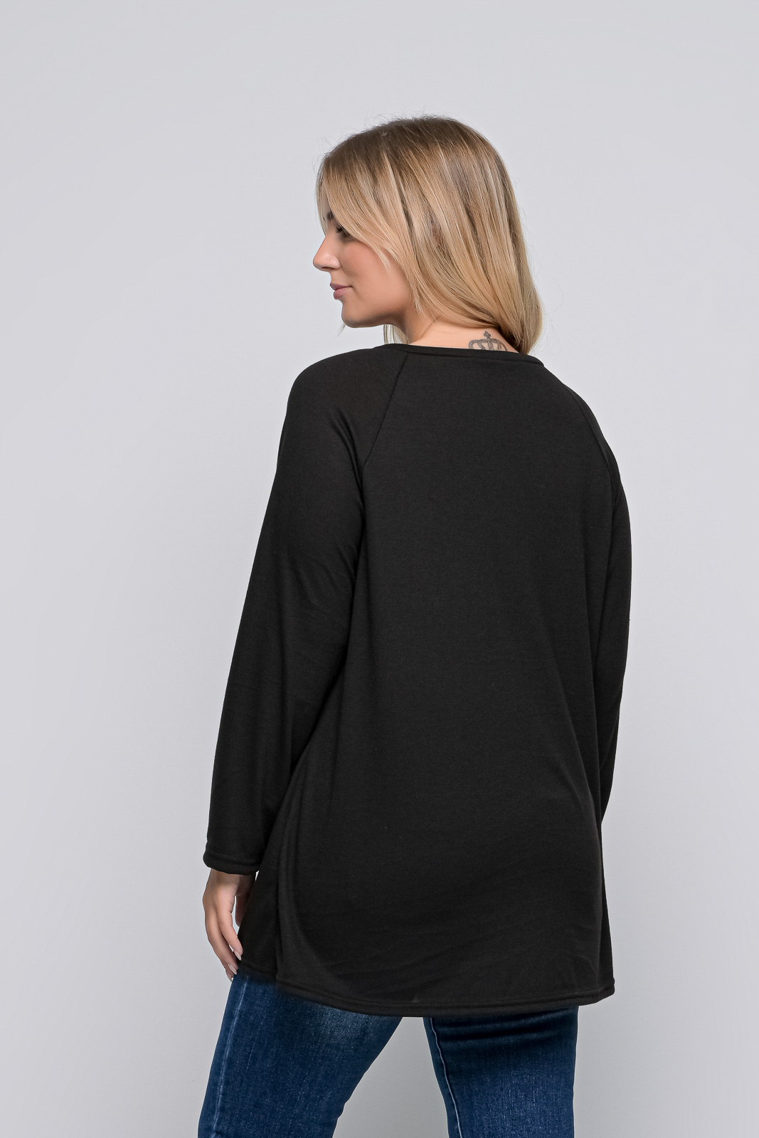 BLOUSE V NECK LINE