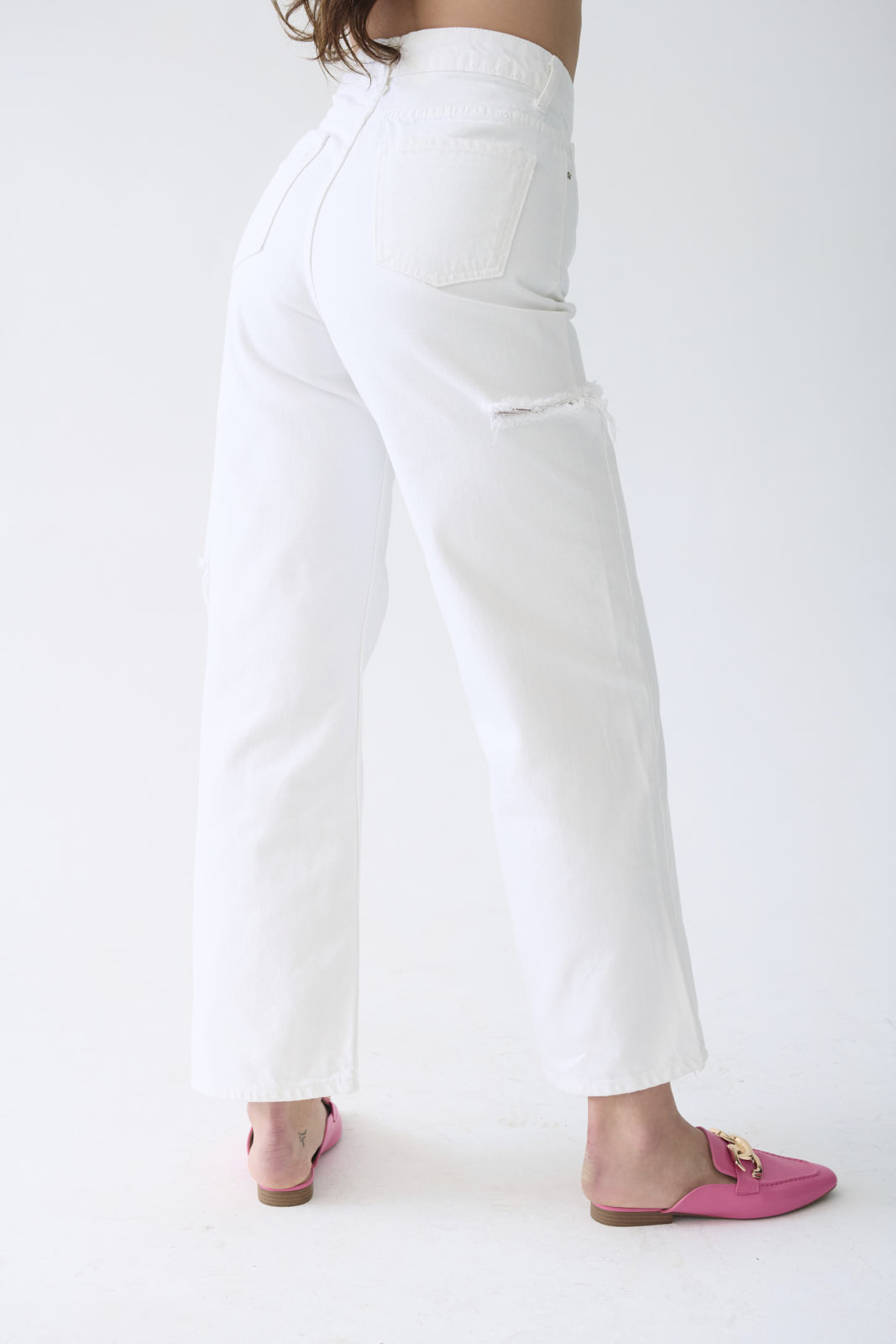 JEAN WITH CUTS