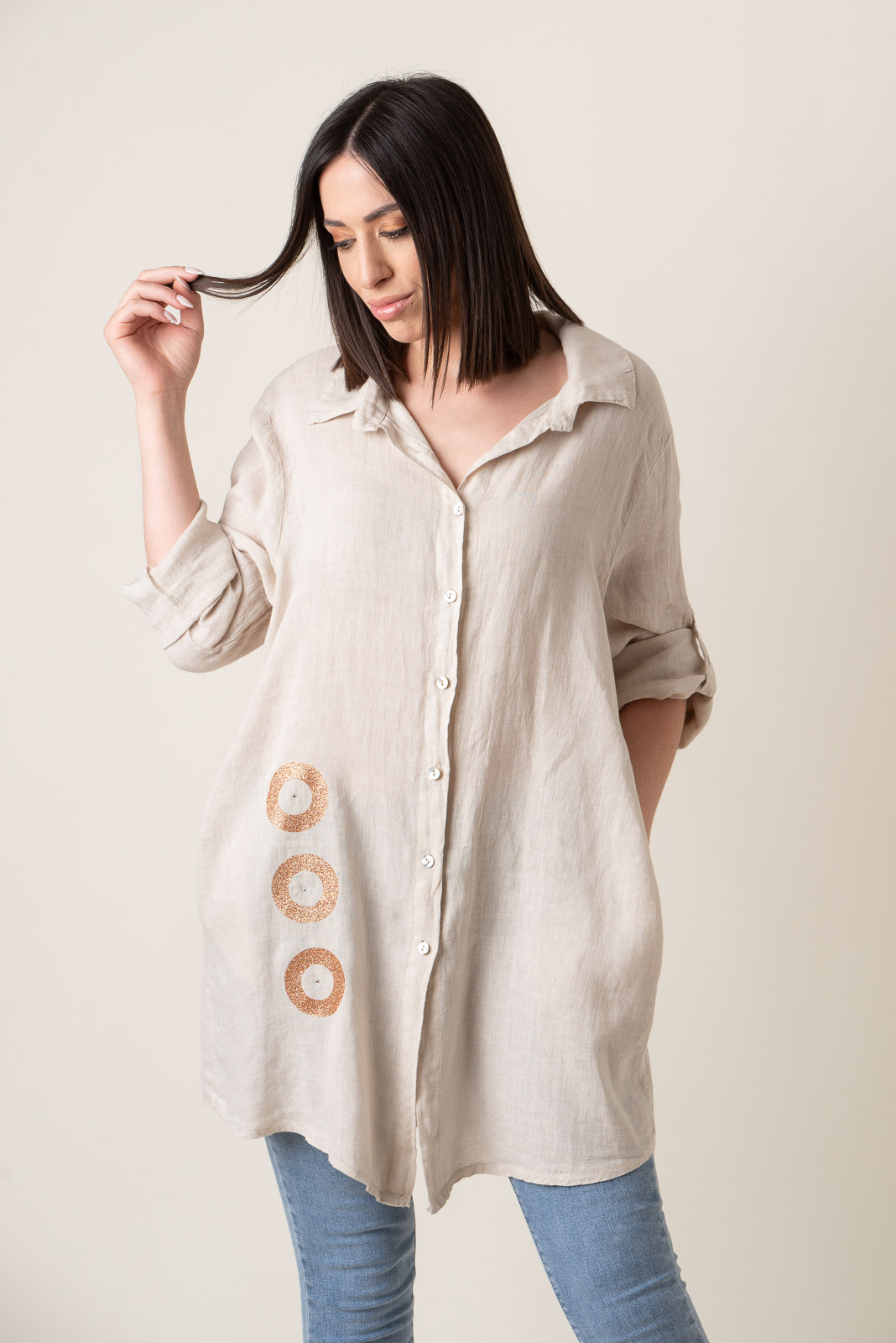 ΠΟΥΚΑΜΙΣΟ ΜΕ ΣΧΕΔΙΟ ΣΤΗΝ ΠΛΑΤΗ